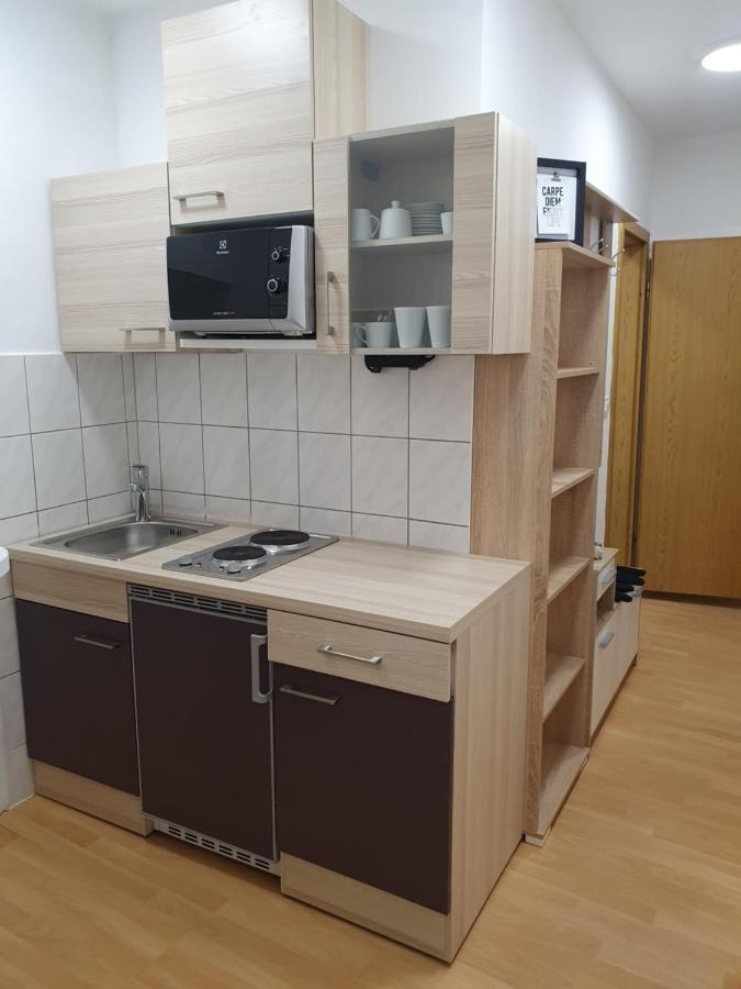 Railway Station City Modern Apartment มาริบอร์ ภายนอก รูปภาพ