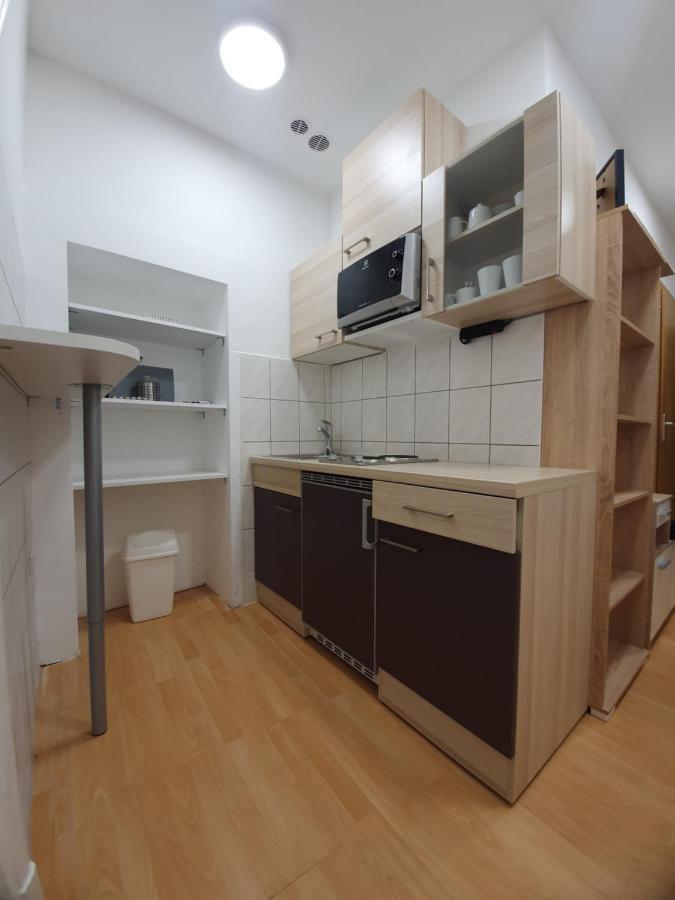 Railway Station City Modern Apartment มาริบอร์ ภายนอก รูปภาพ