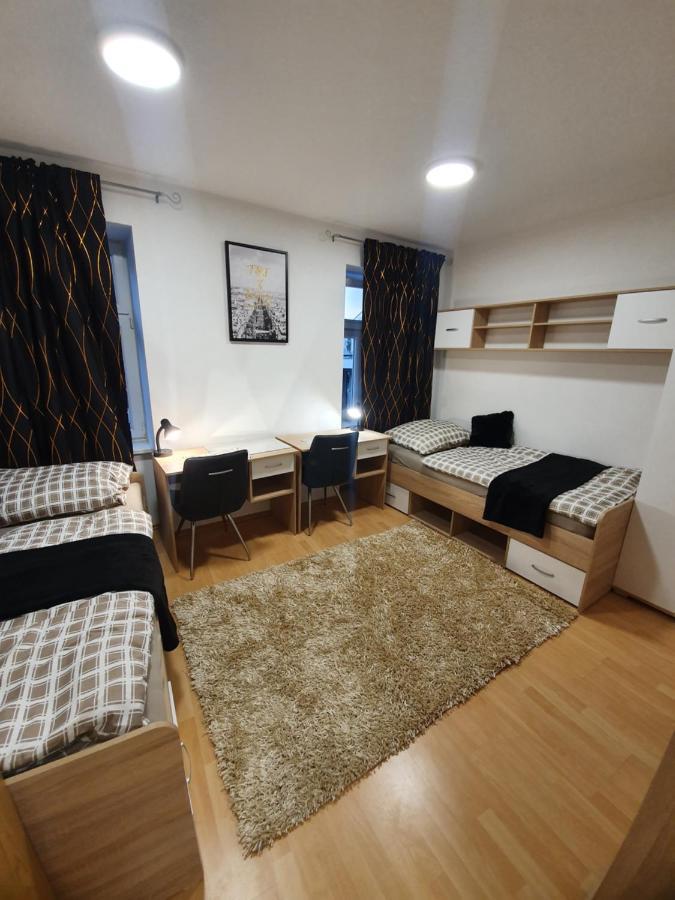 Railway Station City Modern Apartment มาริบอร์ ภายนอก รูปภาพ